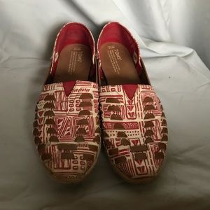 TOMS Natural and red Tiki huarache classics